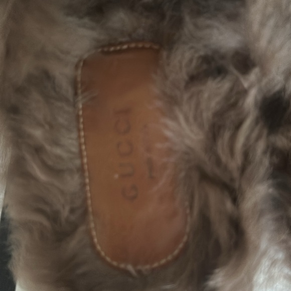 stylish black leather woman’s Princetown Gucci slides . Perfect for Fall/Winter - Picture 3 of 5